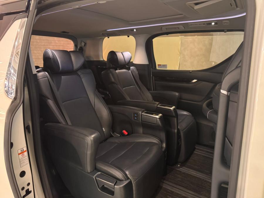 Vellfire 3.5 V6 ZG - Image 6